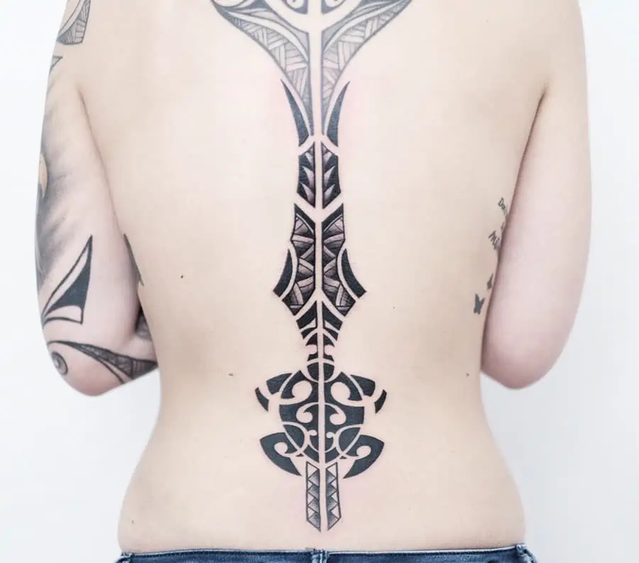 Rücken Maori Tattoo Motiv
