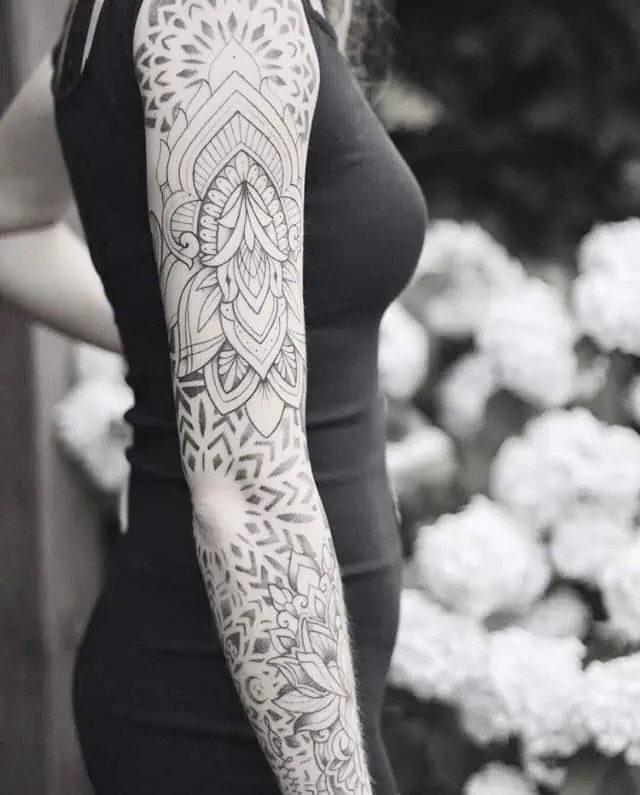 tatouage mandala plein bras