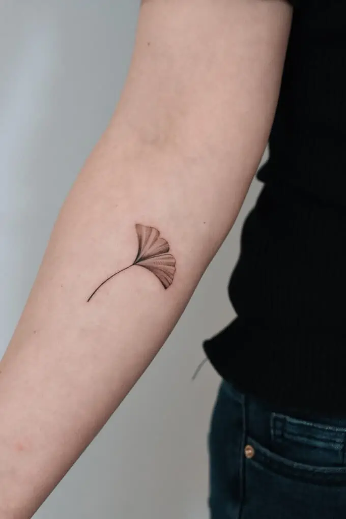 Amazon.com : Esland Realistic Line Art Flowers Temporary Tattoos 10 Pieces  Small Removable Botanical Leaf Tattoo Stickers for Women : Beauty &  Personal Care