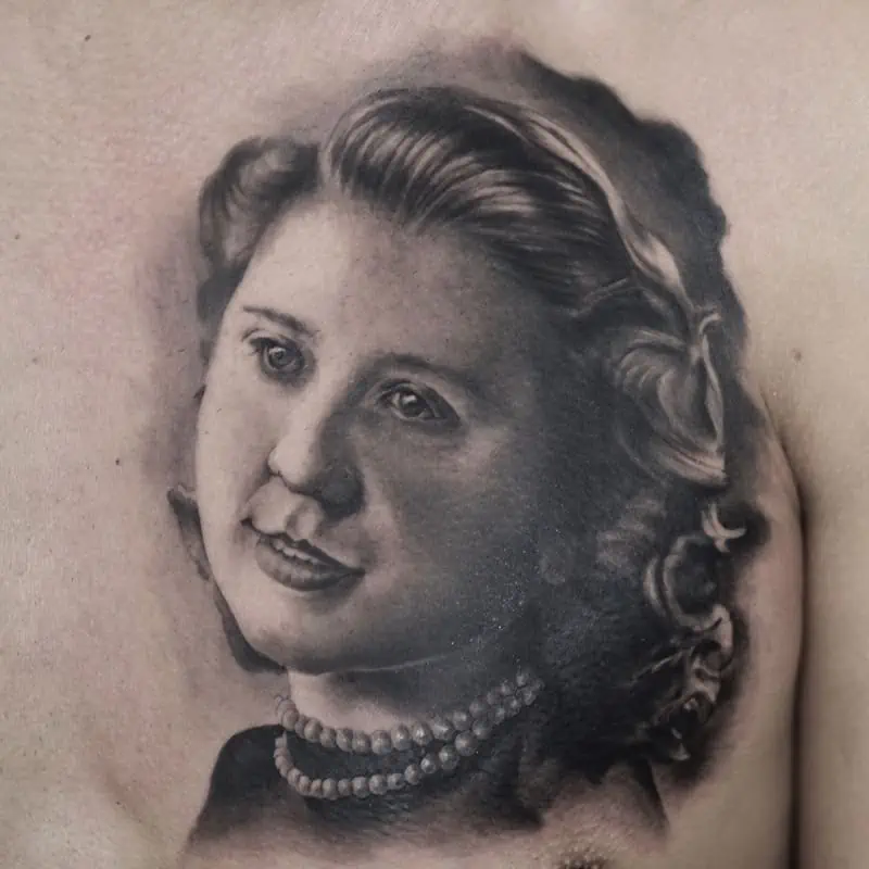woman tattoo realisitc on chest